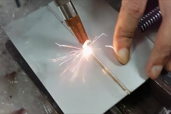 手持式激光焊接機(jī)與傳統(tǒng)焊接機(jī)比有什么優(yōu)勢？